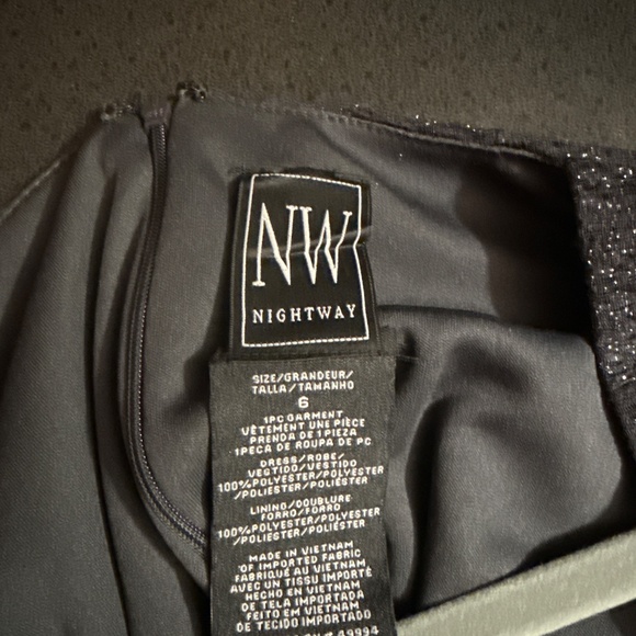 Black Glitter Evening Gown – Off-Shoulder Strap Design - Picture 3 of 3